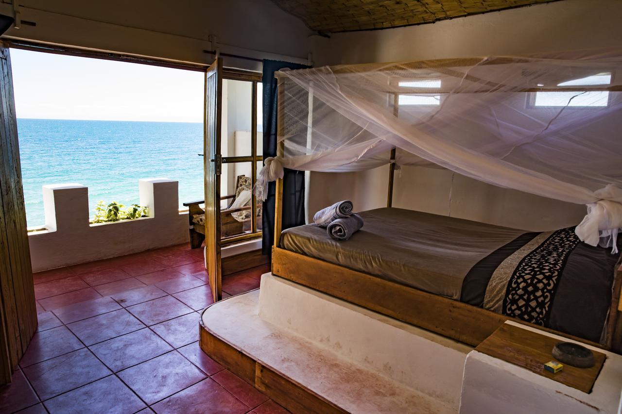 Njaya Lodge Nkhata Bay Exterior photo
